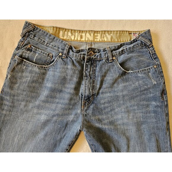 VTG UnionBay Jeans Mens Sz 38x32 ~Light Wash~ Wide Leg ~ High Rise~ Hong Kong - Picture 2 of 16